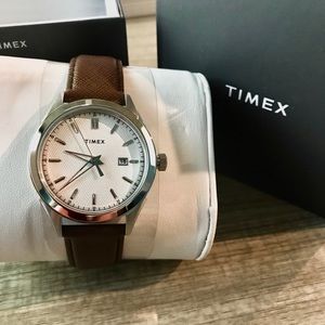 BRAND NEW Timex men’s SILVER leather strap watch